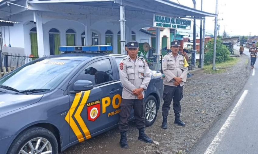 Ciptakan Rasa Aman, Polsek Ujan Mas Laksanakan Pengamanan Ibadah Salat Jumat