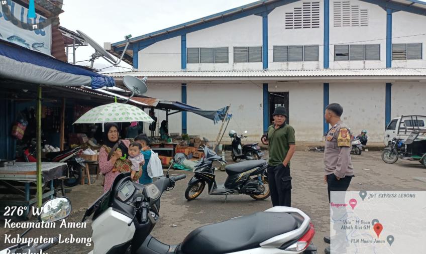 Polsek Lebong Utara Saat Patroli di Pasar Tradisional