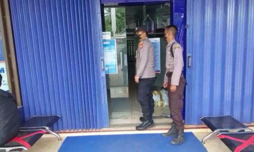 Personel Polsek Air Besi Saat Patroli di Objek Vital