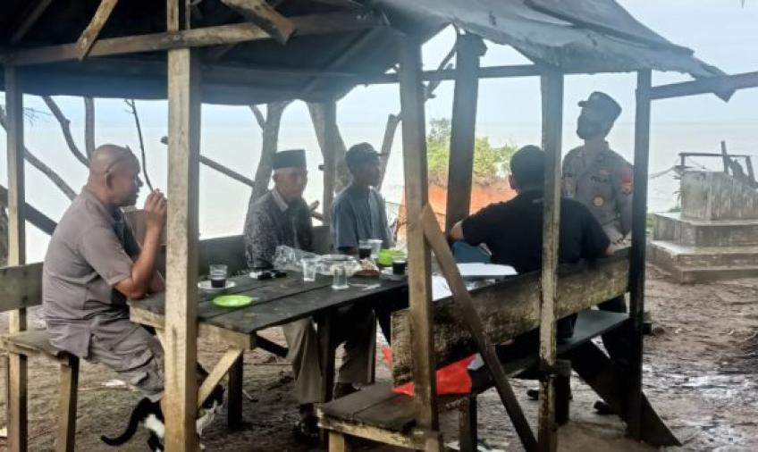 Personel Polsek Air Besi Saat Monitoring Objek Wisata