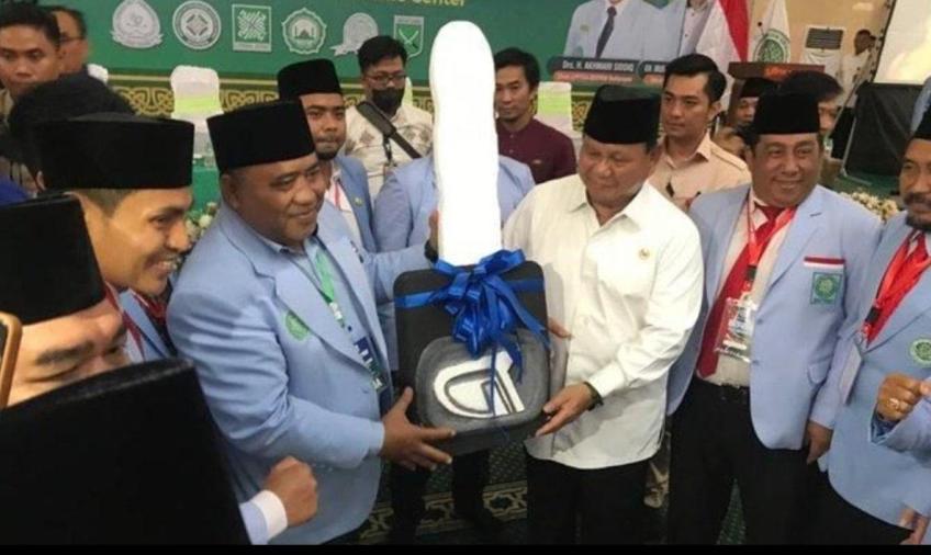 Menhan Prabowo Dianugerahi Tokoh Peduli Santri TK TPA Al Quran Oleh BKPRMI