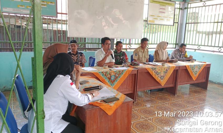 Bhabinkamtibmas Polsek Lebong Utara Hadiri Musyawarah Penetapan Penerima BLT DD