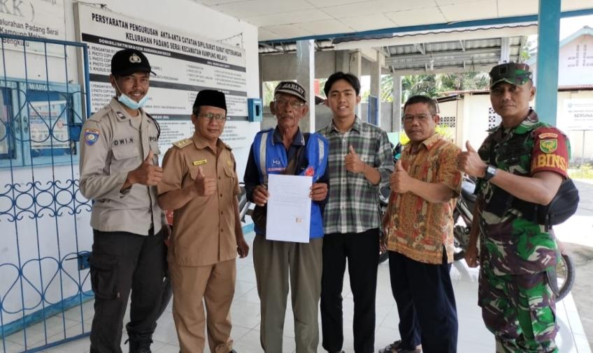 Bhabinkamtibmas dan Babinsa Padang Serai Laksanakan Problem Solving kepada warga yang Kedapatan Buang Sampah Sembarangan