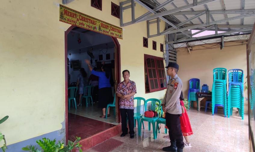 Personel Polsek Kampung Melayu Amankan Kegiatan Ibadah Gereja GPDI Anugrah