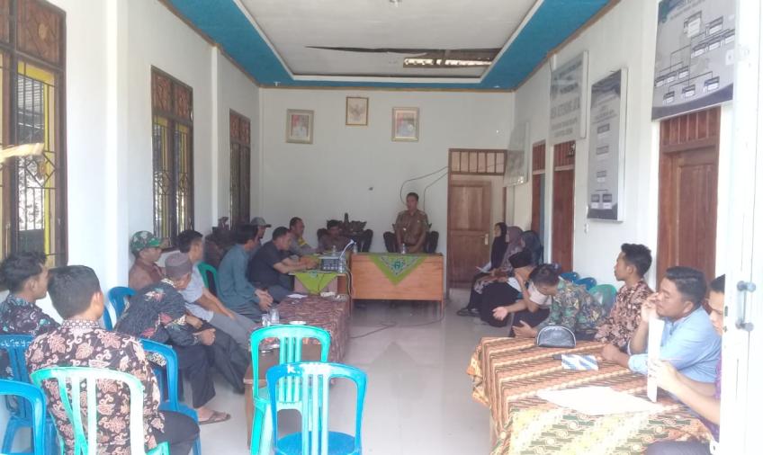 Bhabinkamtibmas Polsek Lebong Utara Hadiri Musdessus Penetapan BLT DD