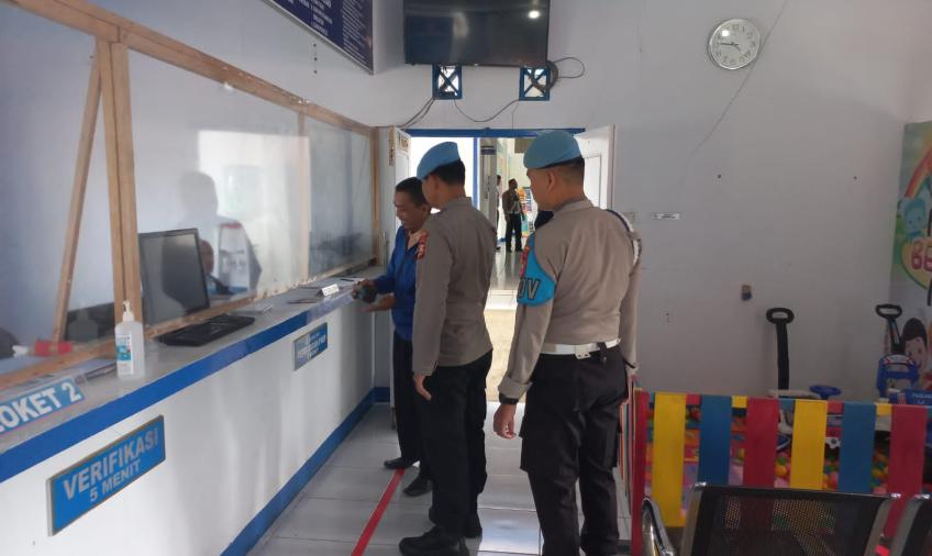 Si Propam Polres Lebong Cek Personel Petugas Pelayanan