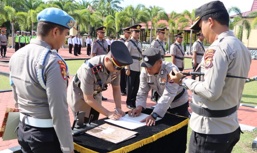 Kapolres Mukomuko Pimpin Sertijab Kapolsek Jajaran