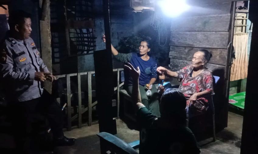 Hadir di Tengah Masyarakat, Personil Polsek Air Besi Sambangi Warga