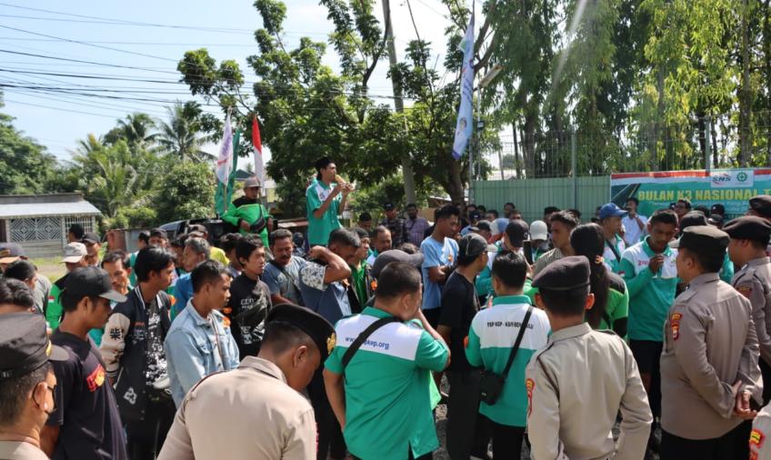 71 Personil Polresta Bengkulu Amankan Aksi Unjuk Rasa Serikat Buruh Bongkar Muat Barang