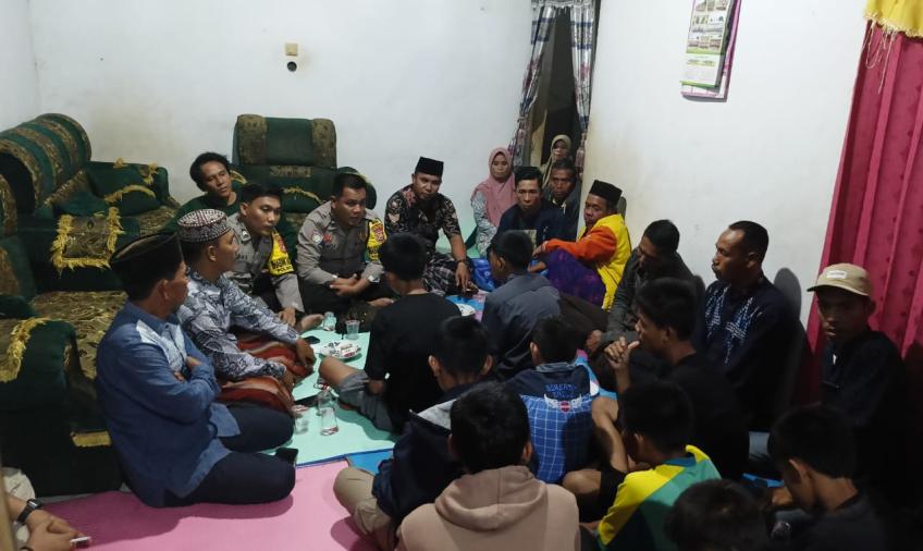 Bhabinkamtibmas Polsek Manna dan Bhabinkamtibmas Polsek Pino Laksanakan Problem Solving 