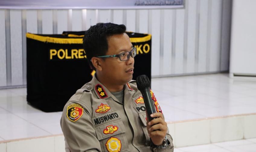 Jumat Curhat, Kapolres Mukomuko Ngobrol Bareng Para Guru