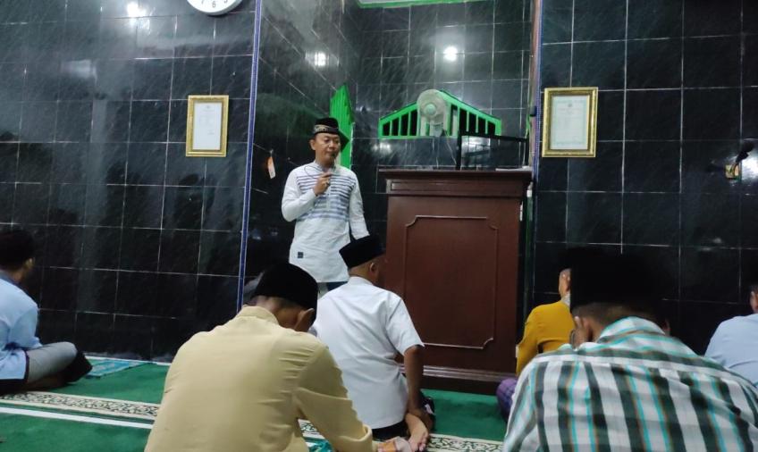 Kapolsek Semidang Alas Isi Kultum di Masjid Nurul Iman