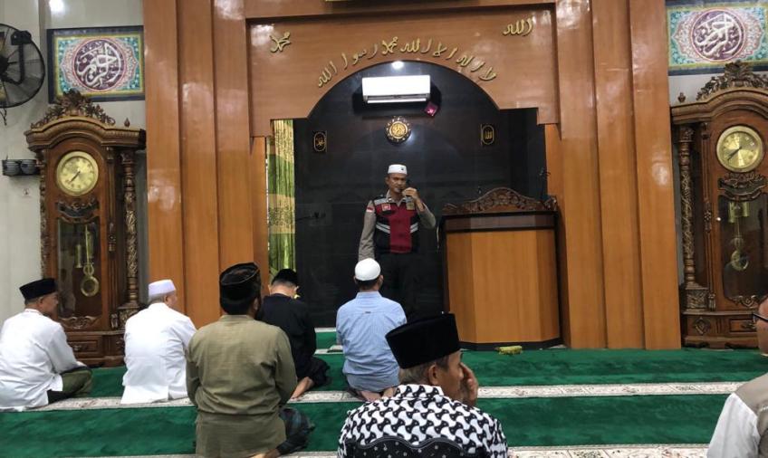 Ustaz Aiptu Asber Panjaitan Berikan Kultum di Masjid Besar Rukis