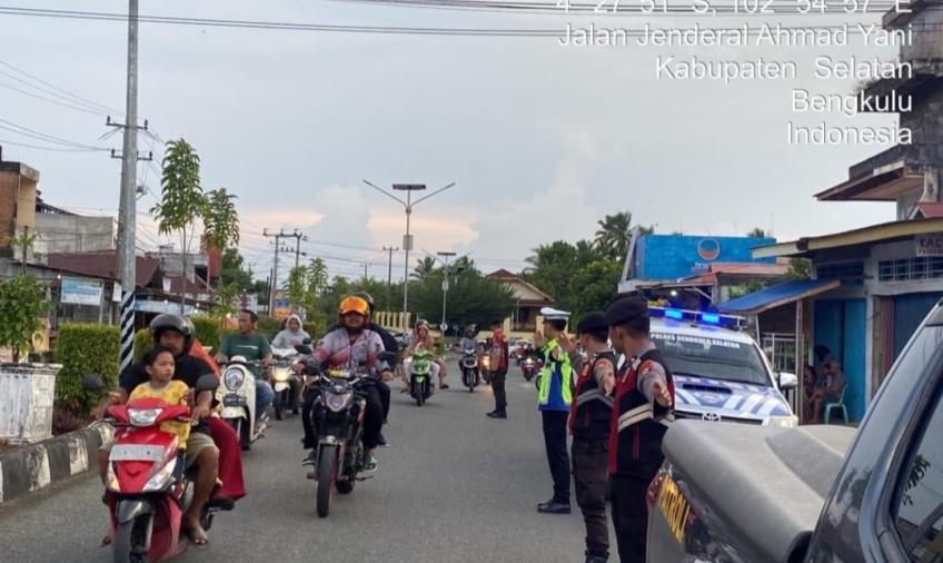 Satlantas Polres Bengkulu Selatan Gelar Gatur Lalin di Pasar Tumpah Kota Manna 