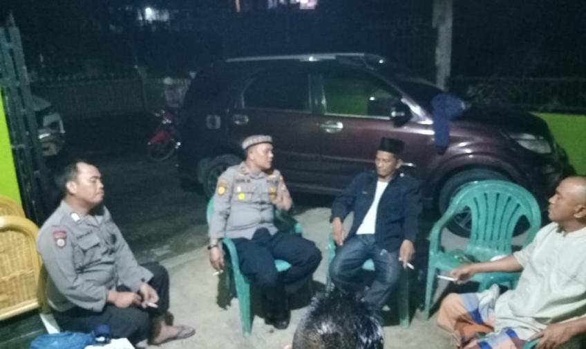 Diskusi Malam Kapolsek Batik Nau Sambangi Warga