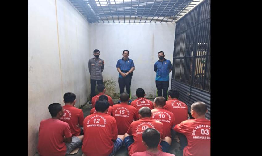 Satuan Tahti Polres Bengkulu Selatan Binrohtal Kepada Tahanan 