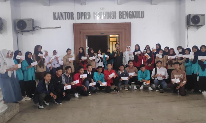 Anggota Dewan Usin Sembiring Saat Santuni Anak Yatim Piatu