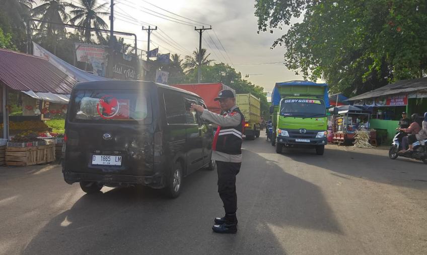 Antisipasi Kemacetan Disimpang Pasar Lais, Polsek Lais Terjunkan Personel