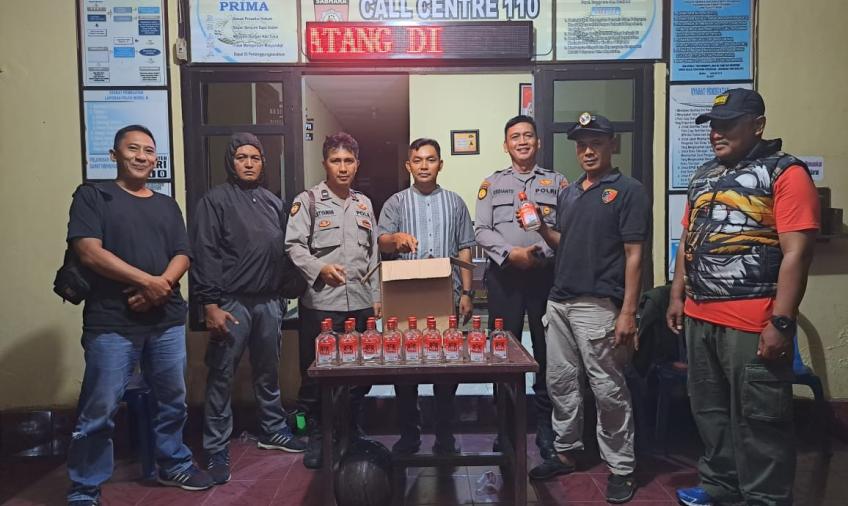 Ciptakan Rasa Aman dan Nyaman di Bulan Suci Ramadan, Polsek Seginim Amankan Puluhan Botol Miras