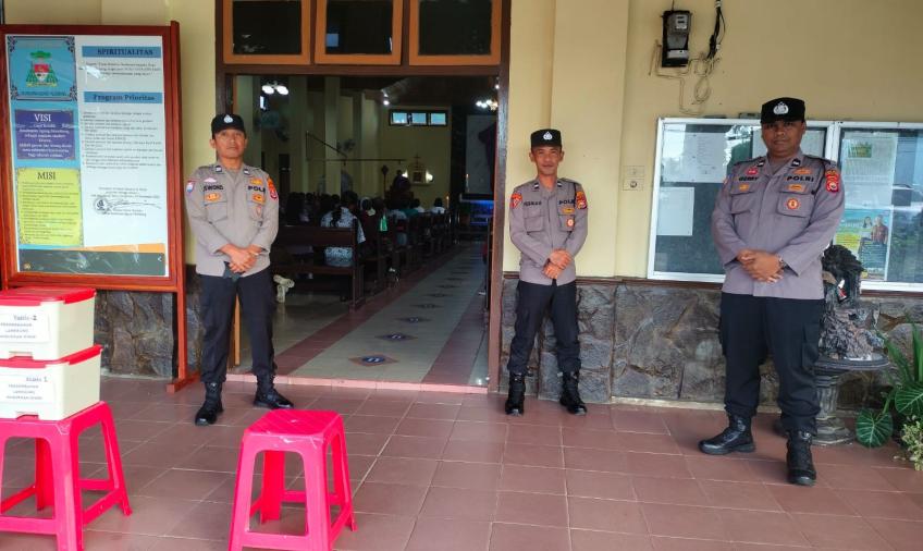 Sat Binmas Polres BU Lakukan Pengamanan Ibadah di Gereja
