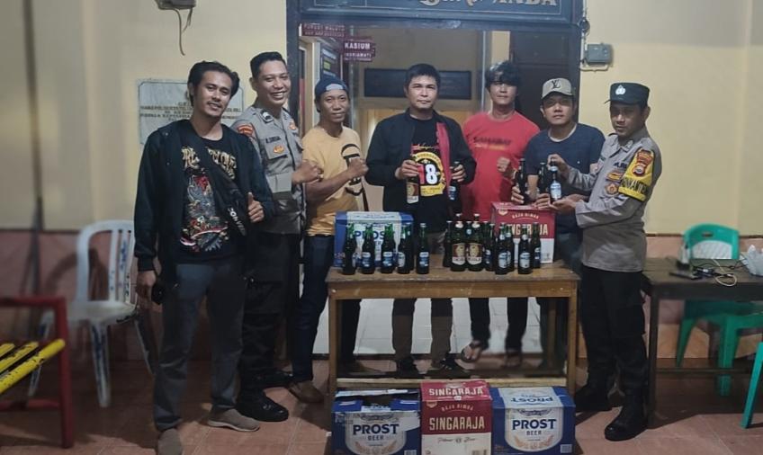 Ops Pekat Nala, Polsek Teluk Segara Amankan 5 Dus Miras dan 85 Liter Tuak