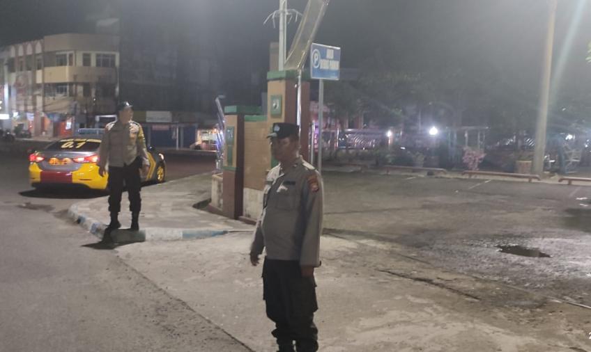 Polsek Teluk Segara Siagakan Personel Jaga Salat Tarawih di Masjid Jamik