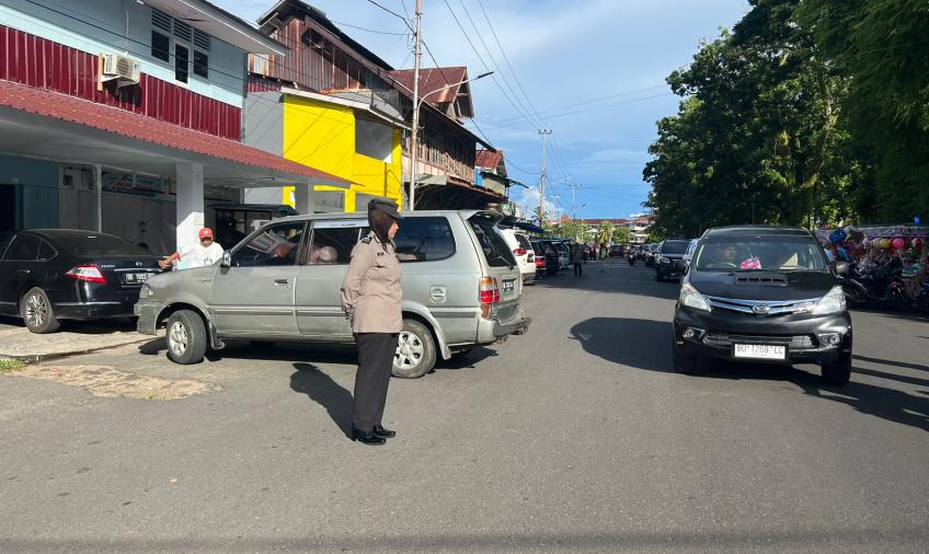 Polwan Polresta Bengkulu Amankan Pasar Tumpah Ramadhan 1444 H