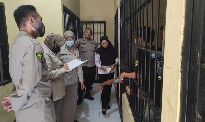 Sidokkes Polresta Bengkulu Cek Kesehatan Tahanan Polsek Selebar dan Kampung Melayu