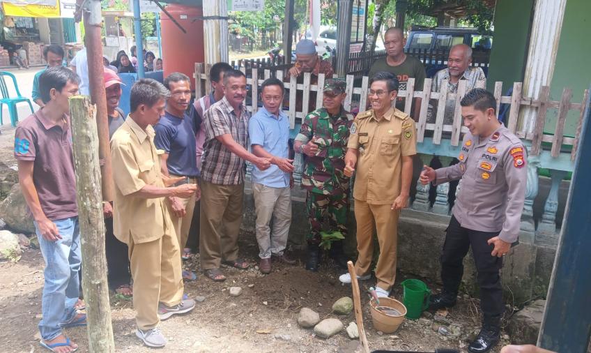 Kapolsek Kedurang Kawal Musyawarah Pra Pelaksanaan Pembangunan Desa Lubuk Resam 