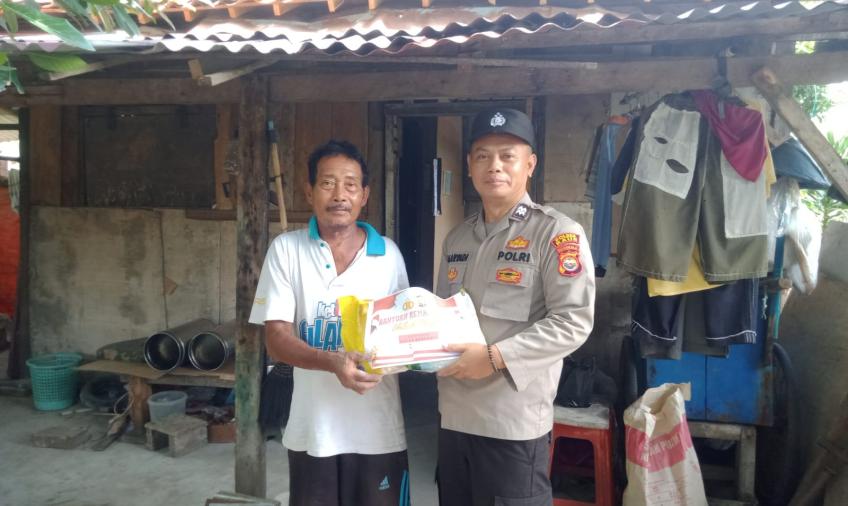 Polsek Kaur Selatan  Salurkan Bantuan ke Lansia Kurang Mampu