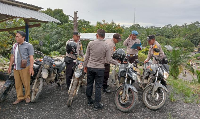 Kapolsek Batik Nau Cek And Ricek Kendaraan Dinas Personel