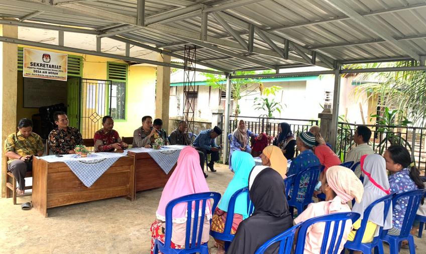 Bhabinkamtibmas Polres BU Monitor Pembagian BLT - DD