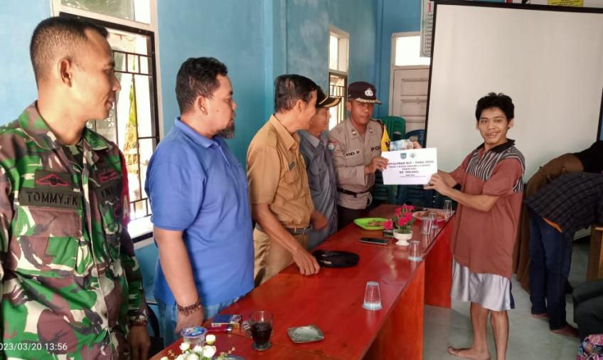 Bhabinkamtibmas Desa Urai Kecamatan Ketahun Laksanakan Monitoring Penyaluran BLT Dana Desa