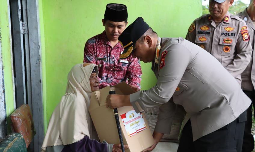Kapolres Rejang Lebong Salurkan Bantuan Sembako