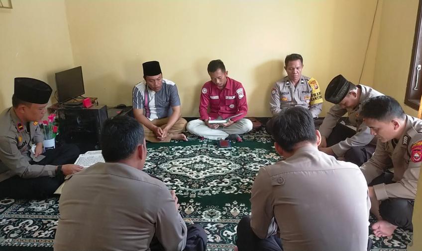 Tingkatkan Keimanan, Personel Polsek Batik Nau Adakan Tadarus Bersama