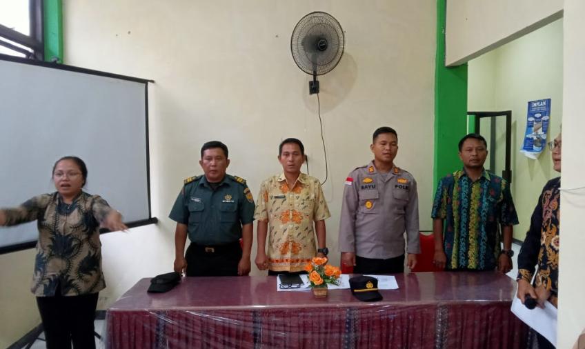 Kapolsek Enggano Hadiri Rapat Lintas Sektoral di Puskesmas Enggano
