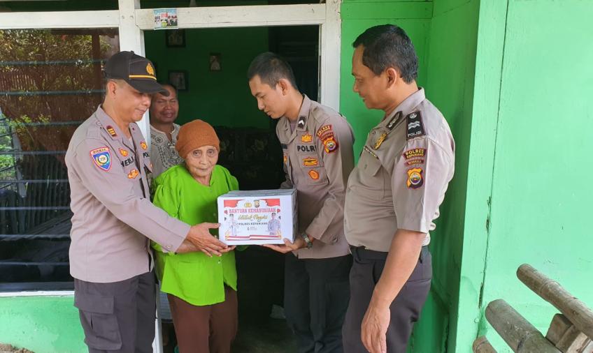 Bulan Ramadhan, Polres Kepahiang Tingkatkan Kepedulian Dengan Membagikan Bantuan