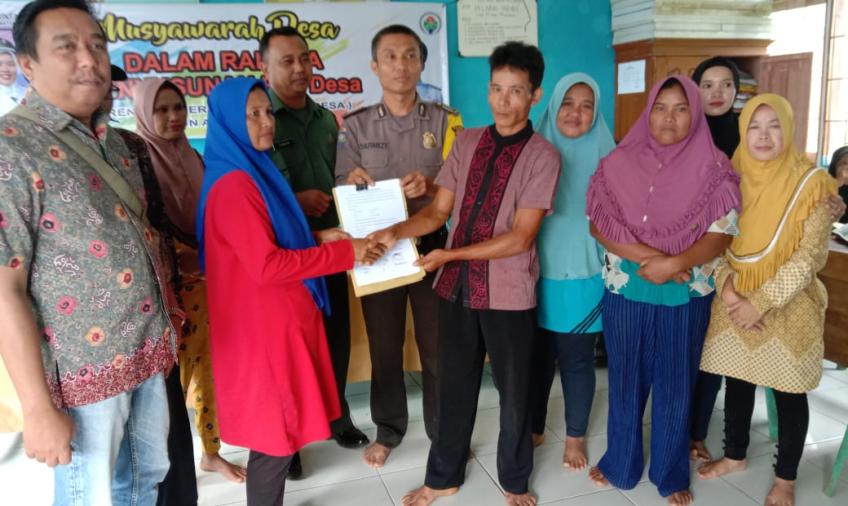 Bhabinkamtibmas Mediasi Warga Bertikai Gara-Gara Aliran Air Sawah