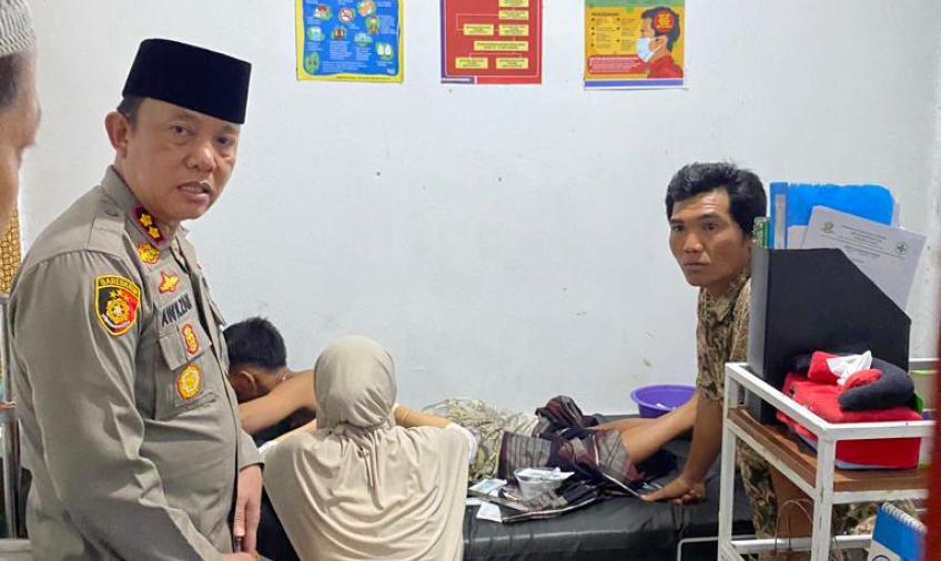 Ke Puskesmas, Kapolres Lebong Jenguk Korban Penusukan