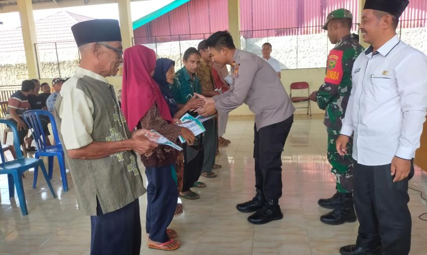 Kapolsek Ketahun Hadiri Penyaluran BLT Dana Desa 2023 di Desa Marga Bhakti 