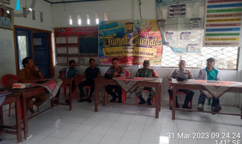 Polsek Kaur Tengah Jumat Curhat di Desa Padang Hangat