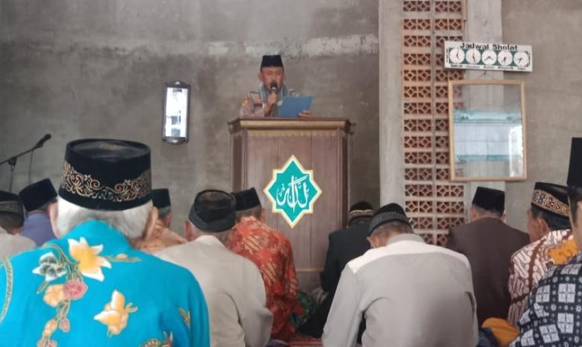 Shalat Jumat Bareng Polisi, Kompol Nurdai Ajak Jemaah Tingkatkan Taqwa