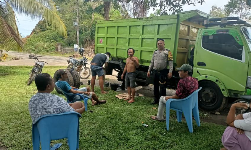 Jalin Komunikasi dengan Masyarakat, Polsek Batik Nau Sambangi Warga Binaannya