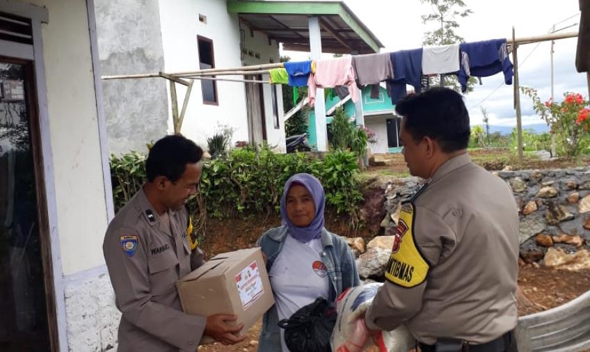 Polres Rejang Lebong Kembali Bagikan Bansos Kepada Warga Kurang Mampu