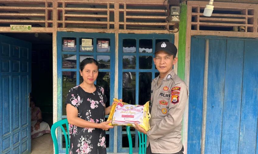 Polsek Kaur Utara Kembali Salurkan Bansos Kepada Warga Kurang Mampu