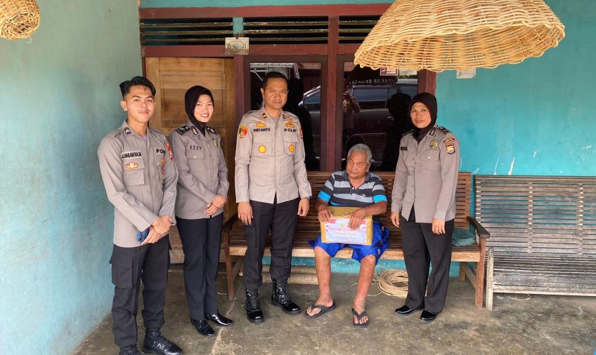 Indahnya Berbagi, Polres BS Salurkan Bantuan Kemanusiaan Untuk Negeri Kepada Warga Kelurahan Padang Kapuk