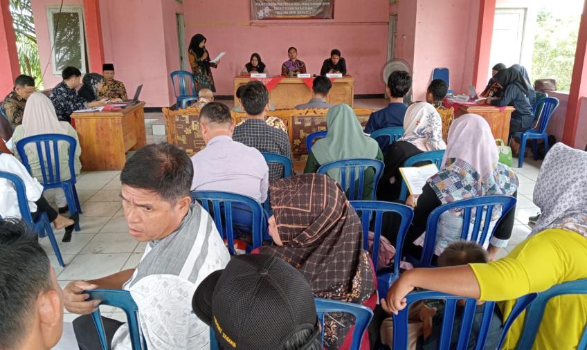Polsek Batik Nau Monitoring Rapat Pleno Terbuka Rekapitulasi DPHP Pemilu Tahun 2024