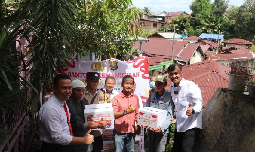 Direktorat Resnarkoba Polda Bengkulu Salurkan Bantuan Kemanusian Untuk Negeri di Kelurahan Belakang Pondok
