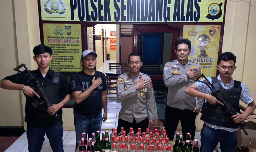 Razia Pekat, Puluhan Botol Miras Disita Polsek Semidang Alas