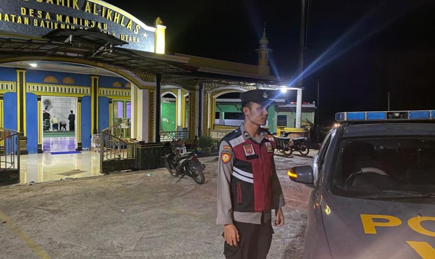 Mencegah Terjadinya Kejahatan di Bulan Ramadhan, Personel Polsek Batik Nau Lakukan Pengamanan Salat Tarawih 